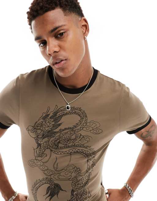 ASOS DESIGN - Tætsiddende T-shirt med kontrastkanter og drageprint foran i brun