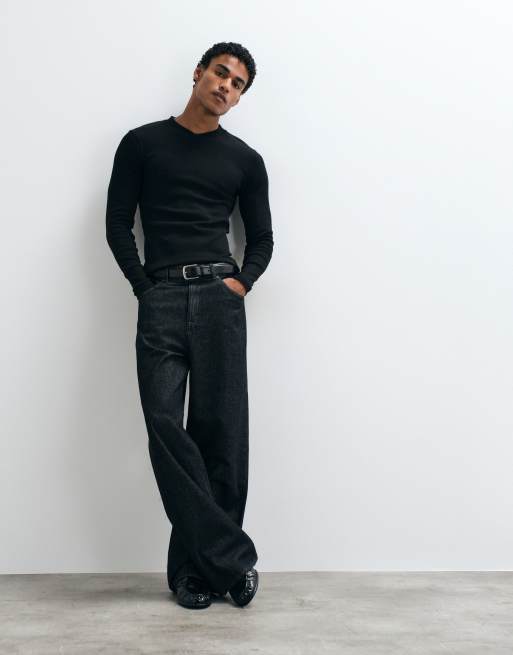 ASOS DESIGN tætsiddende T-shirt med lange ærmer og høj v-hals i sort rib, 2 af 5