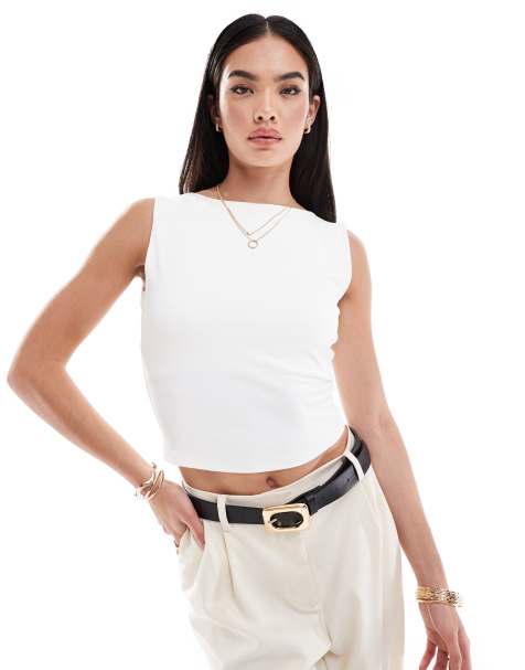 ASOS DESIGN - Tætsiddende top i hvid - view 1