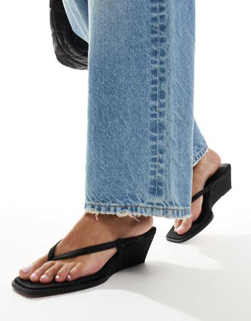 ASOS DESIGN - Tulum - Sorte sandaler med kilehæl og tårem