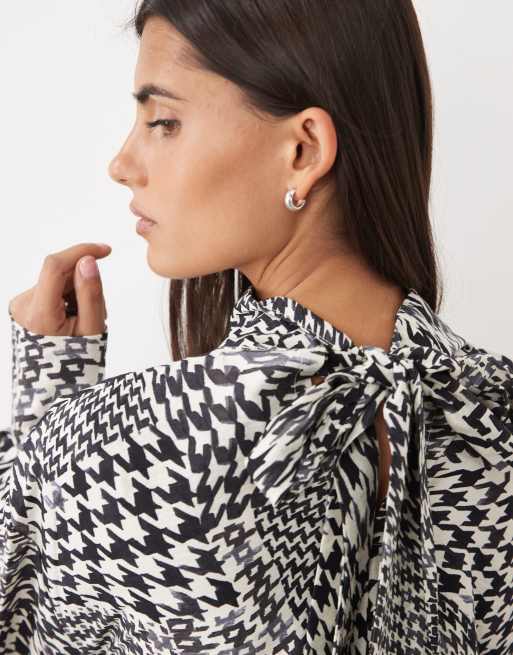 ASOS DESIGN Tunika-Bluse mit Fledermausärmeln, Stehkragen und Hahnentrittmuster, 2 von 4