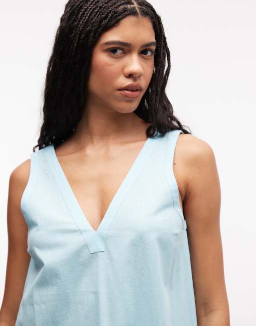 ASOS DESIGN – Turkos, smockad miniklänning i bomull och linne med v-ringning, 4 av 4