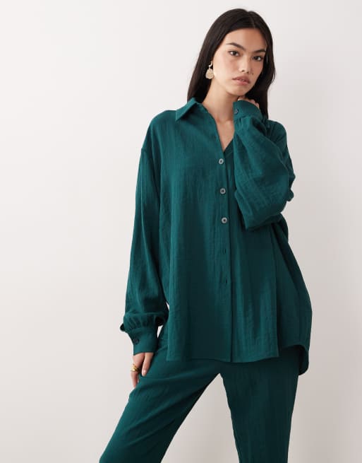 ASOS DESIGN – Dopasowany fakturowany turkusowy zestaw z koszulą i spodniami z rozszerzanymi nogawkami, 3 z 3