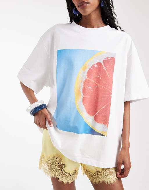 ASOS DESIGN – Turkusowo-biały T-shirt oversize z grafiką z grejpfrutem, 3 z 7