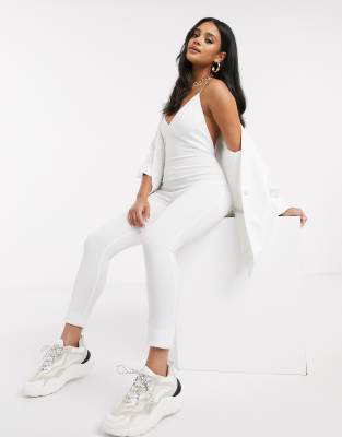 ASOS DESIGN - Tuta aderente con spalline sottili e scollo profondo bianca