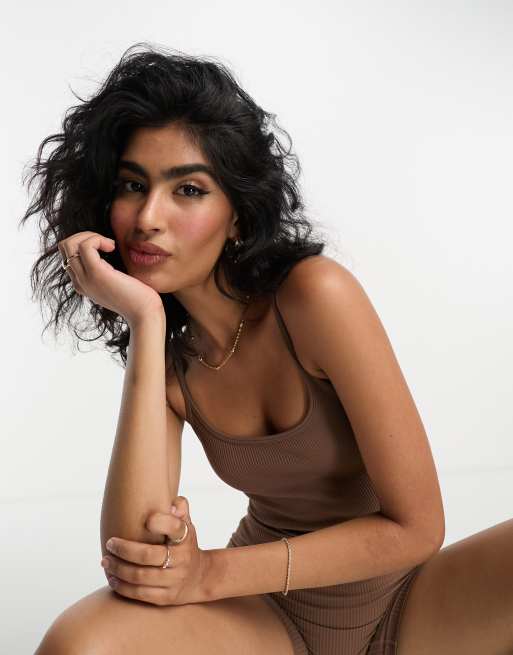 ASOS DESIGN - Tuta aderente corta color moka a coste senza cuciture, 4 di 4