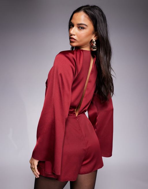 ASOS DESIGN - Tuta corta accollata a maniche lunghe in raso color bacca, 3 di 4