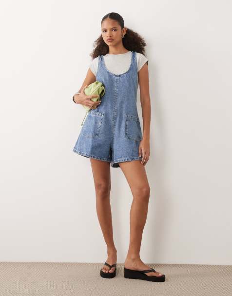 ASOS DESIGN - Tuta corta in denim lavaggio medio chiaro con scollo rotondo e incrocio sul retro - view 1