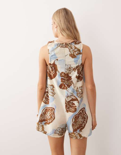 ASOS DESIGN - Tuta corta stile grembiule con scollo rotondo marrone a fiori, 3 di 4