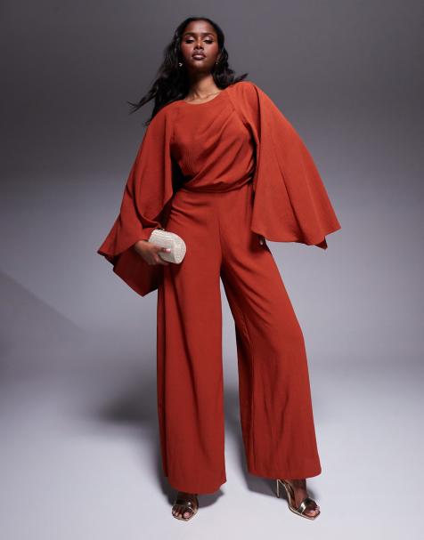 ASOS DESIGN - Tuta jumpsuit a fondo ampio color ruggine profondo con mantella e apertura sulla schiena - view 1
