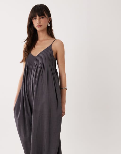 ASOS DESIGN - Tuta jumpsuit a fondo ampio grigia con pinces, 2 di 4