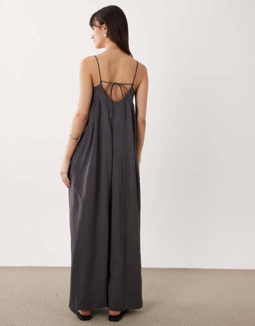 ASOS DESIGN - Tuta jumpsuit a fondo ampio grigia con pinces, 3 di 4