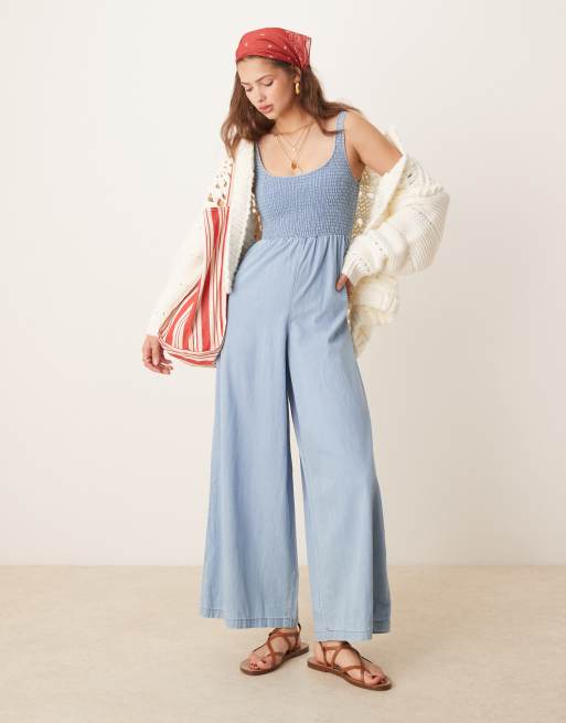 ASOS DESIGN - Tuta jumpsuit a fondo ampio in morbido denim lavaggio blu medio con corpino arricciato