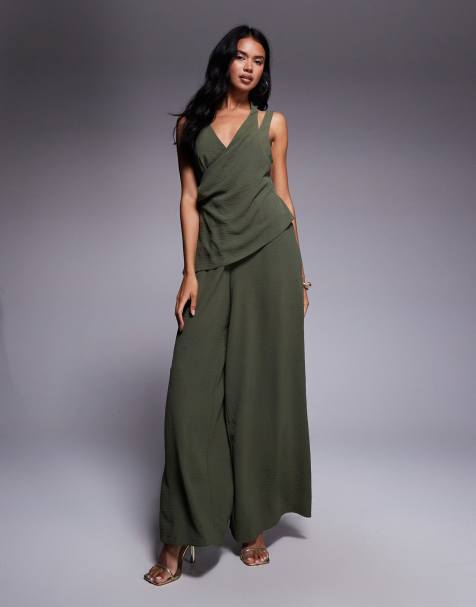 ASOS DESIGN - Tuta jumpsuit a fondo ampio verde oliva con scollo profondo e spalline multiple - view 1