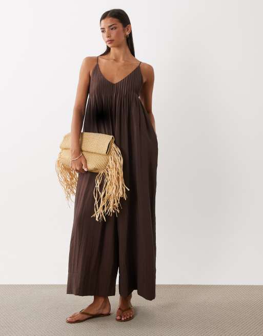 ASOS DESIGN tuta jumpsuit a gamba larga con dettaglio a pieghe cucite in cioccolato