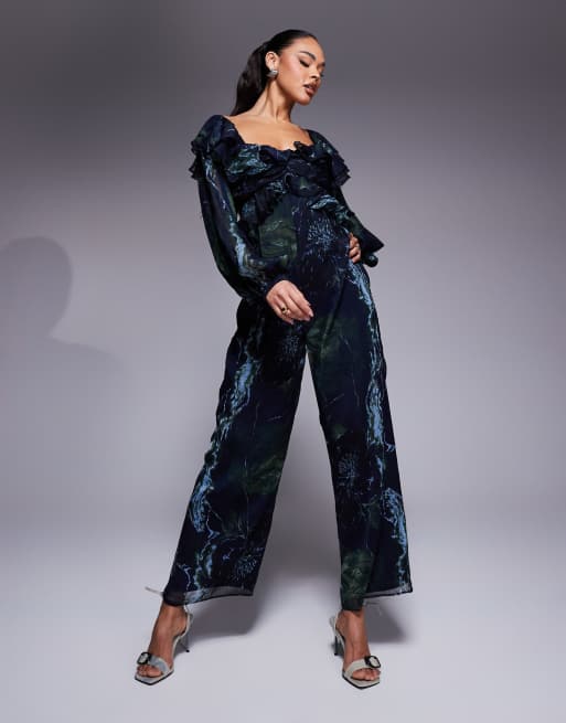 ASOS DESIGN - Tuta jumpsuit a maniche lunghe con spalle scoperte e volant a fiori sfocati, 3 di 4