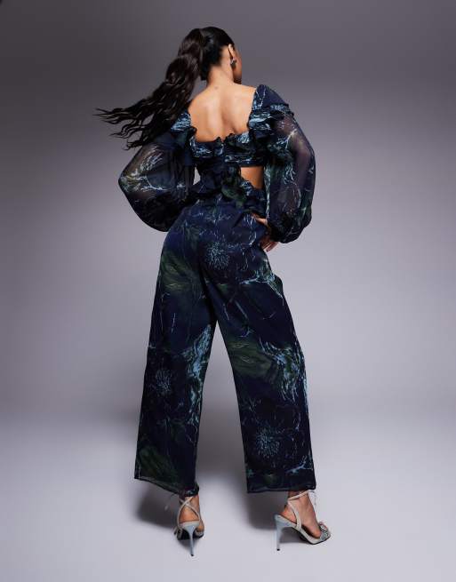 ASOS DESIGN - Tuta jumpsuit a maniche lunghe con spalle scoperte e volant a fiori sfocati, 4 di 4
