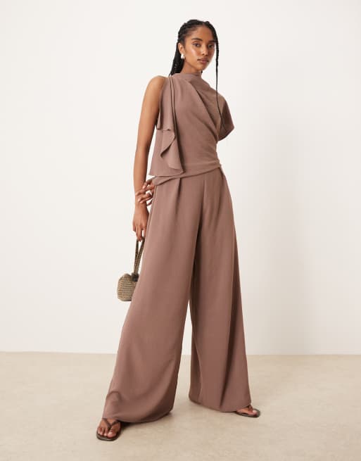 ASOS DESIGN - Tuta jumpsuit asimmetrica color tortora intenso con drappeggio