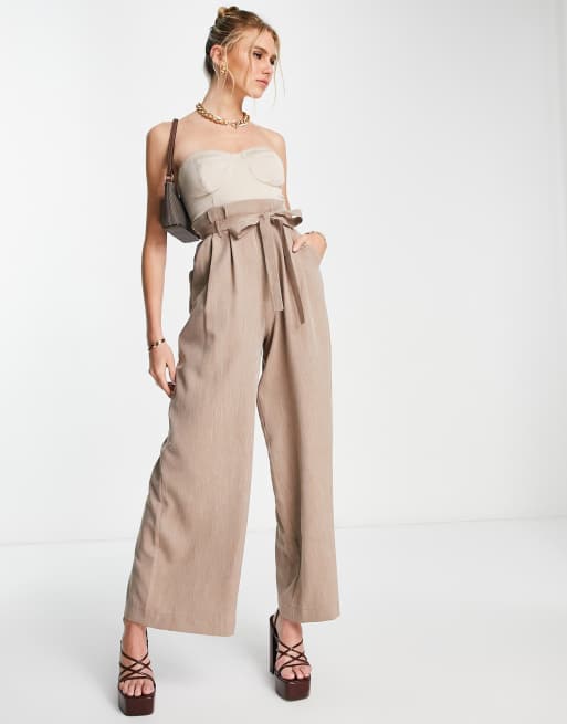 ASOS DESIGN - Tuta jumpsuit con fondo ampio 2 in 1 con parte superiore in raso color pietra