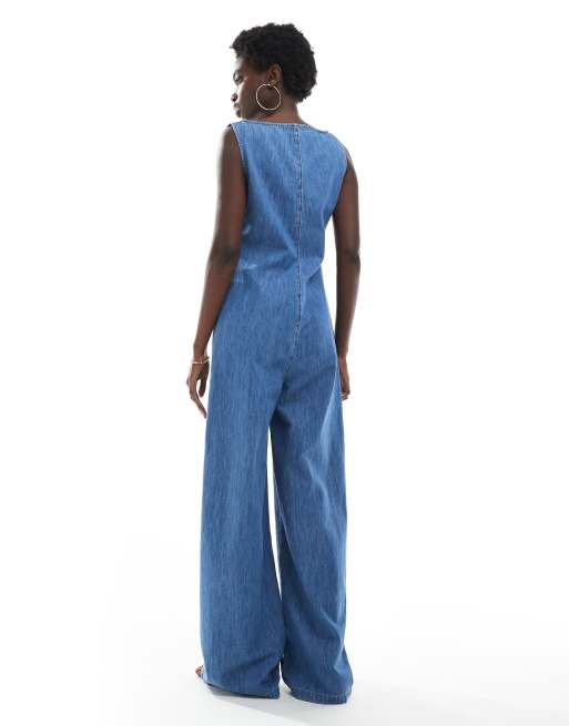 ASOS DESIGN - Tuta jumpsuit con scollo a barchetta in denim blu medio, 2 di 4