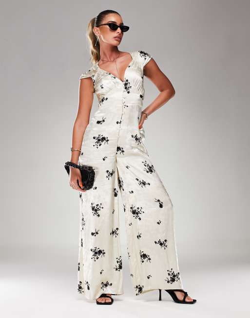 ASOS DESIGN - Tuta jumpsuit da giorno in raso jacquard a fiori avorio