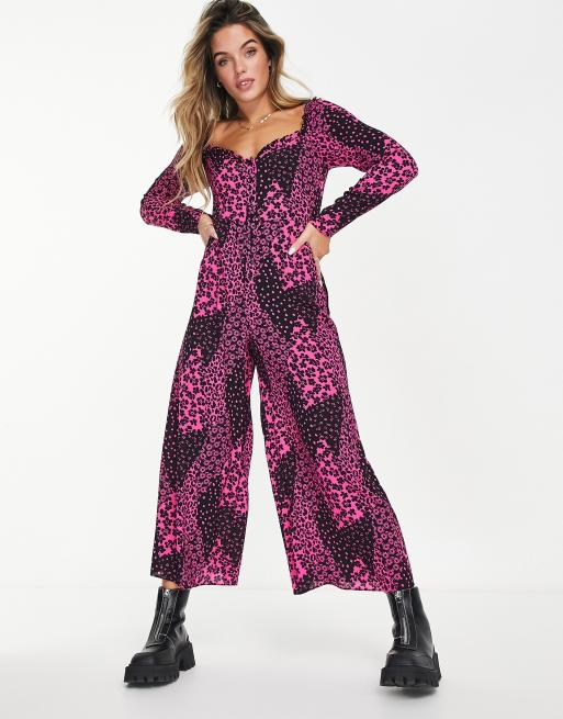 ASOS DESIGN - Tuta jumpsuit da giorno milkmaid a maniche lunghe in crêpe effetto bolle rosa con stampa mista 