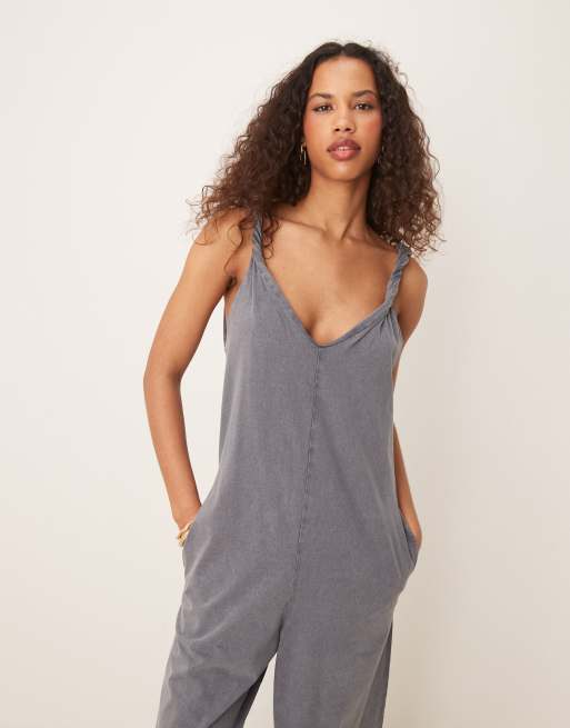 ASOS DESIGN - Tuta jumpsuit grigio slavato con spalline attorcigliate, 4 di 4