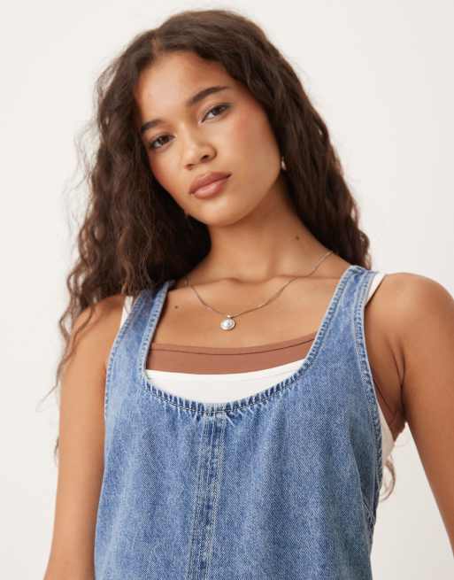 ASOS DESIGN - Tuta jumpsuit in denim lavaggio blu medio con incrocio sulla schiena, 2 di 4