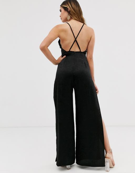 ASOS DESIGN - Tuta jumpsuit in raso con scollo quadrato, incrocio sul retro e spacco