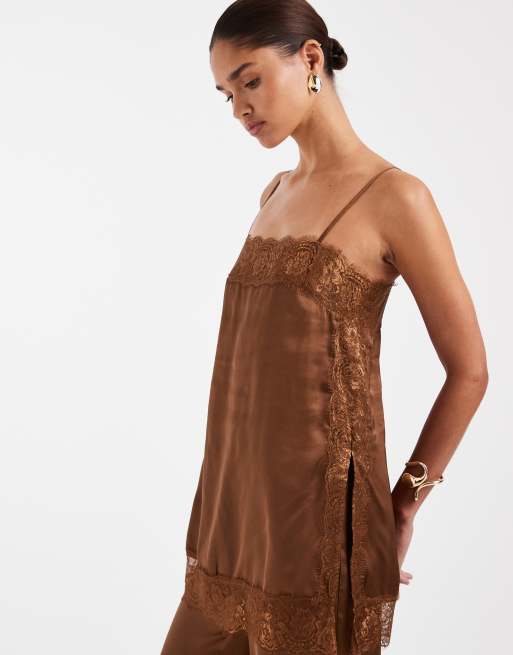 ASOS DESIGN - Tuta jumpsuit in raso marrone con spalline sottili e pizzo, 2 di 4