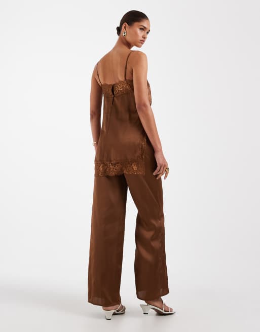 ASOS DESIGN - Tuta jumpsuit in raso marrone con spalline sottili e pizzo, 4 di 4
