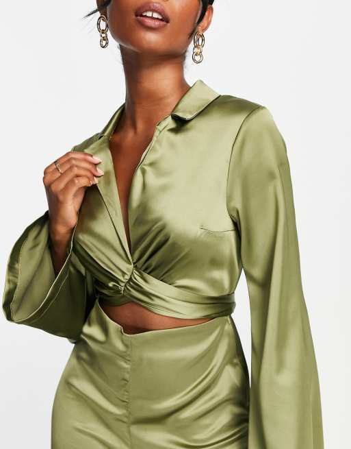 ASOS DESIGN - Tuta jumpsuit in raso verde oliva a portafoglio con colletto, 3 di 4