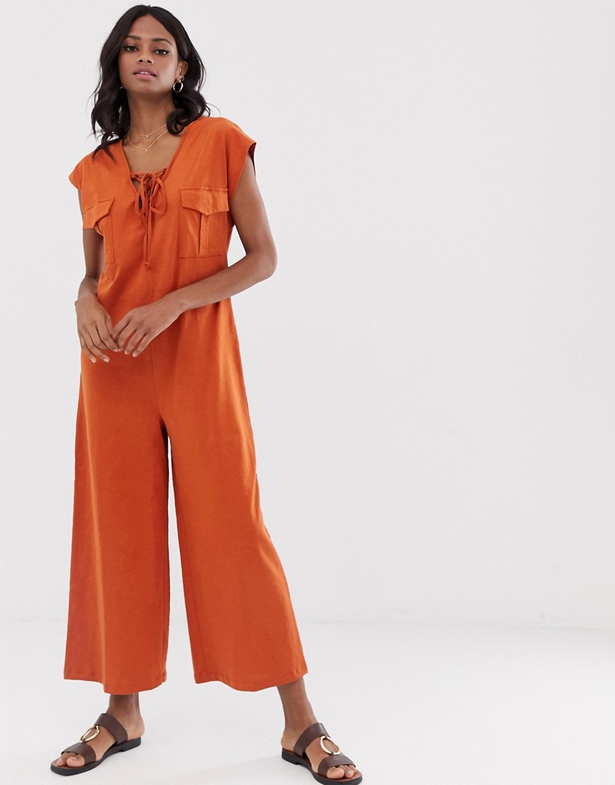 ASOS DESIGN - Tuta jumpsuit minimalista con laccetti e tasche-Arancione