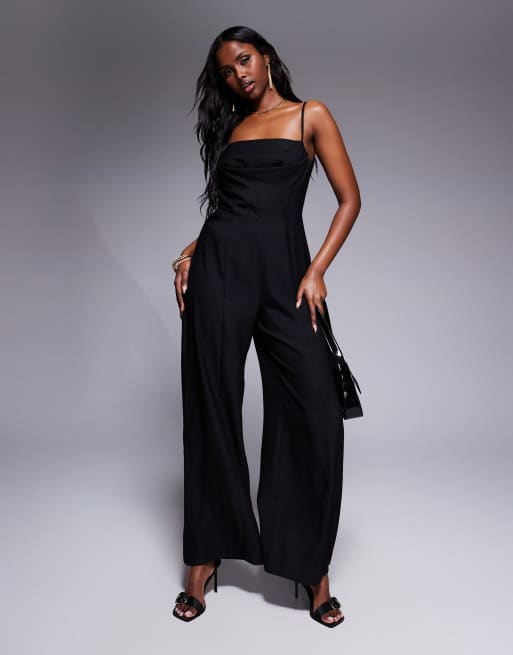 ASOS DESIGN - Tuta jumpsuit nera a corsetto con dettagli strutturati