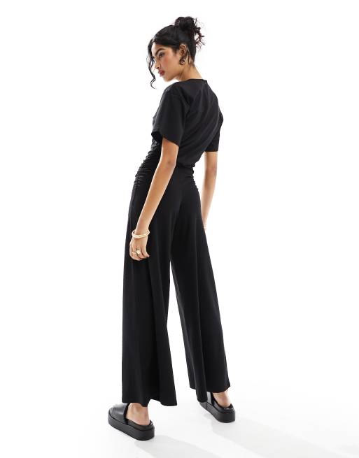 ASOS DESIGN - Tuta jumpsuit nera a fondo ampio con arricciatura laterale, 3 di 4