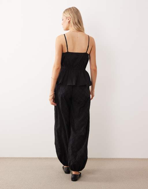 ASOS DESIGN - Tuta jumpsuit peplo con spalline sottili e pantaloni ricamati nera, 4 di 4