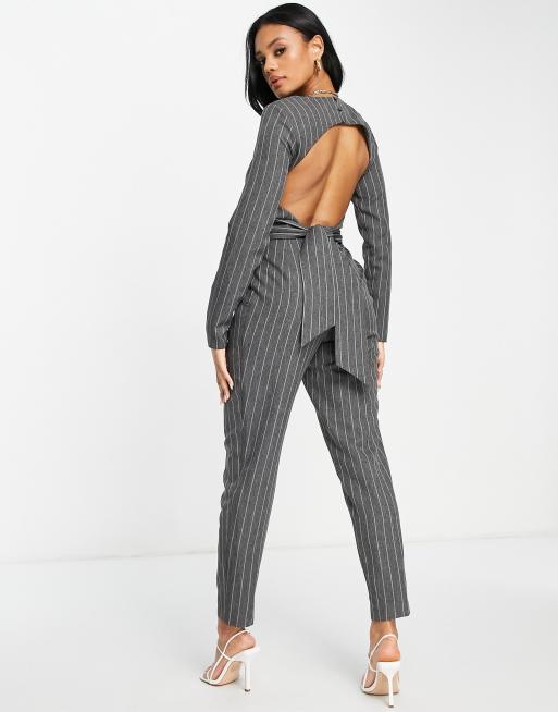 ASOS DESIGN - Tuta jumpsuit sartoriale con pinces e maniche con spacco, colore grigio gessato