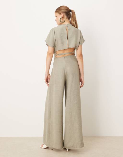 ASOS DESIGN - Tuta jumpsuit verde salvia effetto lino con schiena scoperta e dettaglio arricciato