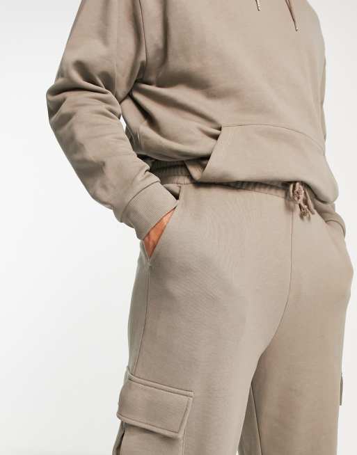 ASOS DESIGN - Tuta sportiva composta da felpa con cappuccio e joggers cargo oversize marrone slavato, 3 di 4