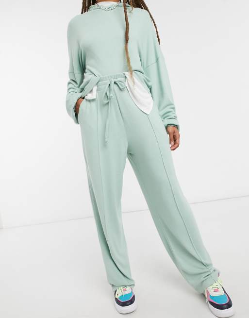 ASOS DESIGN Tuta sportiva morbida con joggers dritti e felpa con