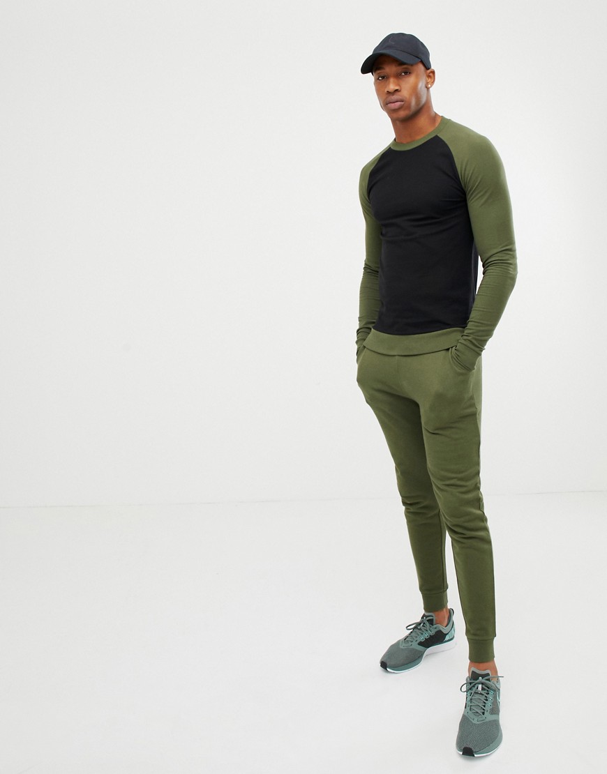 ASOS DESIGN - Tuta verde con felpa attillata con maniche raglan a contrasto/joggers skinny-Nero