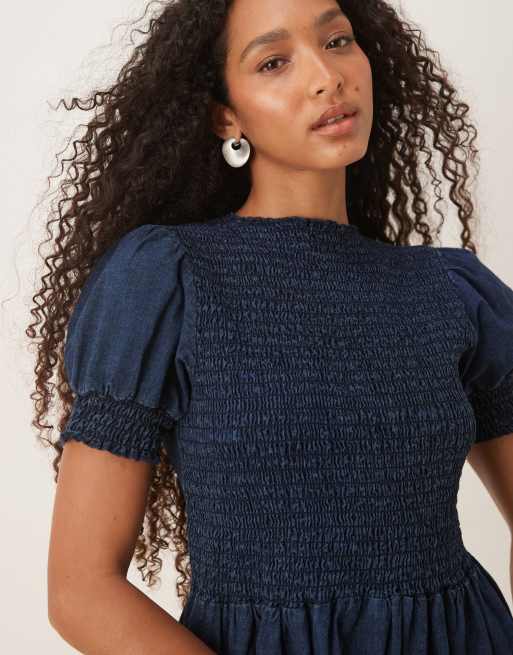 ASOS DESIGN – Tvättad miniklänning i denim med puffärmar och smock framtill, 2 av 4