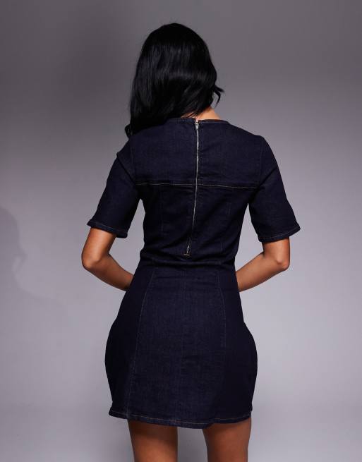 ASOS DESIGN – Tvättad miniklänning i strukturerad denim med indragen midja, 4 av 4