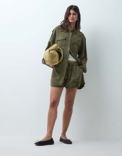 ASOS DESIGN tvättad utility-skjorta med fickdetalj, set i khaki, 2 av 5