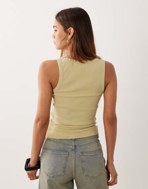 ASOS DESIGN tvättad väst med nitar och brottarrygg i khaki, 4 av 4