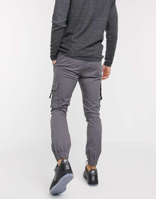 ASOS DESIGN – Tvättade svarta mjukisbyxor i cargomodell med muddar och supersmal passform, 2 av 4