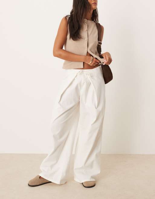 ASOS DESIGN - Pantalon en sergé à taille rabattue nouée à l'avant - Ivoire