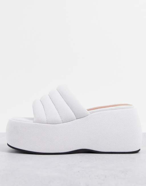 ASOS DESIGN - Twirl - Extreem gewatteerde slippers met plateauzool van wit denim 