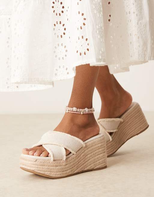 ASOS DESIGN – Twirl – Sandały na koturnie ze skrzyżowanymi paskami w kolorze naturalnym