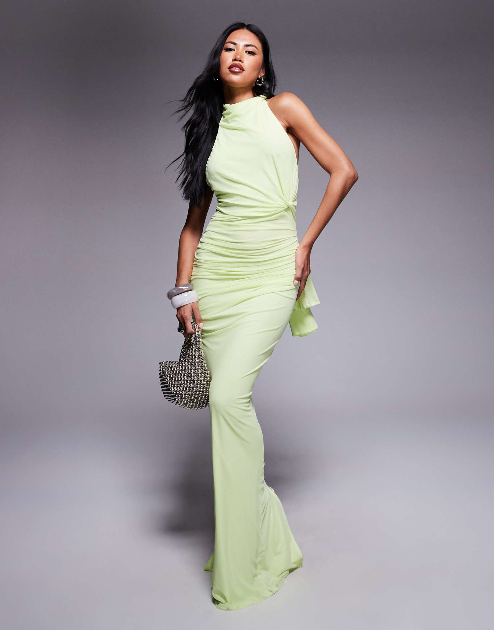 Макси-платье ASOS DESIGN twist с декольте на бретелях и завязкой сзади на шее фисташкового цвета